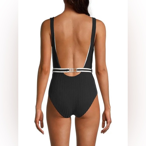 SOLID & STRIPED
Wo Annemarie Reversible One-Piece - Blackout
Marshmallow - Picture 3 of 4